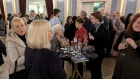 Teile unserer Reisegruppe am Pausentisch im Staatstheater Nürnberg