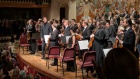 Currentzis beim Schlussapplaus der 9. Sinfonie von Anton Bruckner im Palau de la Musica Catalana