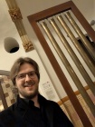 Unser 1. Vorsitzender Laurens von Assel vor den Gralsglocken im Palau de la Musica Catalana