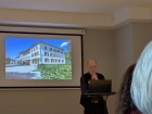 Dr. Piontek während seines Vortrags mit Mitgliedern und Gästen des Richard-Wagner-Verbandes Bayreuth
